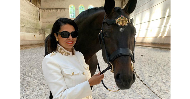 La créatrice de haute joaillerie, Sandra Bilboé, nommée ambassadrice du Cadre noir