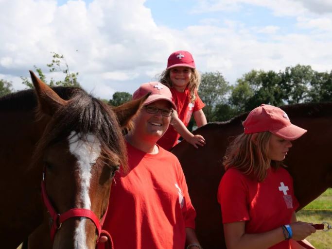 Le Lion-d’Angers. Myriam Dutruy, de Genève à l’Anjou en calèche avec six enfants pour Équirando