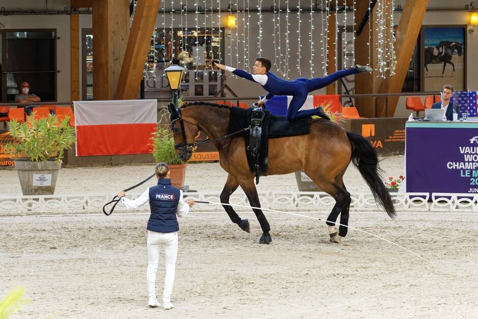 Équitation. Championnat mondial junior de voltige : Mona Pavetic et Sam Dos Santos en or