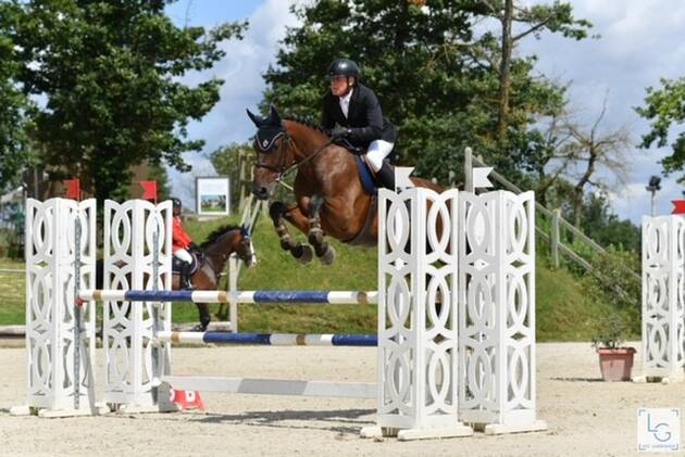 Sarthe. Sénateur, il reprend l’équitation et monte sur un podium international de saut d’obstacles