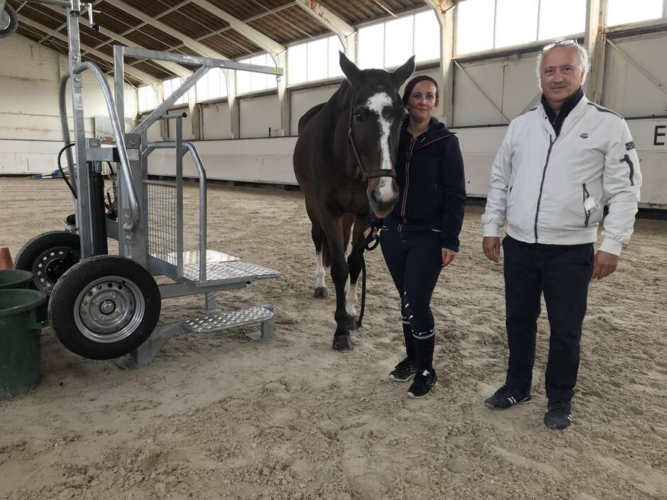 La Baule. L’appareil qui fait monter les handicapés à cheval