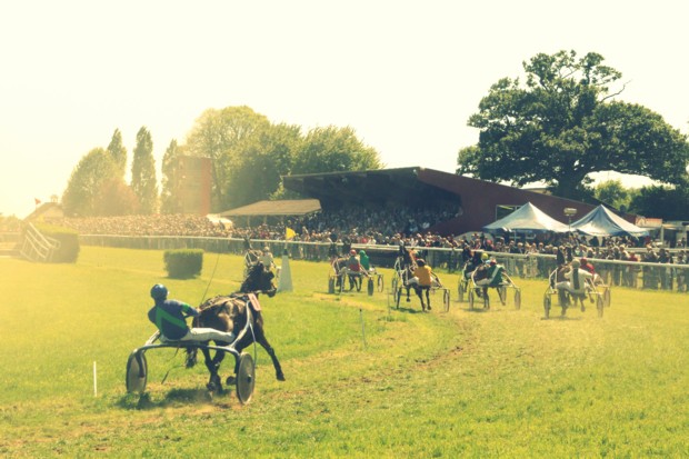 Réunion mixte à l'Hippodrome de Meral